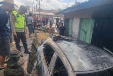 Mengantuk Saat Mudik, Mobil Keluarga Terbakar di OKU Timur — Seluruh Penumpang Selamat