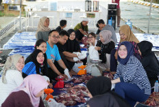 Kejati Sumsel Berbagi Dengan Memotong 12 Ekor Sapi dan 5 Kambing, Salurkan 1.000 Paket Daging Kurban