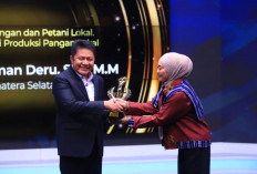 Dari GSMP hingga Lonjakan Produksi Padi, Ini Alasan Herman Deru Dinobatkan People of The Year 2025.