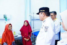 Pastikan Kesiapan Medis, Bupati Sempatkan Cek Tensi dan Gula Darah di Sela Kunjungan Kerja