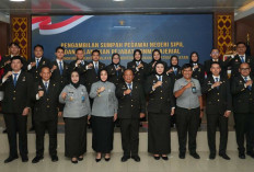 Lantik Pegawai Fungsional  dan CASN, Kakanwil Kemenkum Sumsel Minta Jajaran Pegang Teguh Tata Nilai BerAKHLAK
