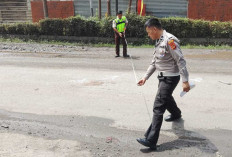 Gagal Nyalip, Pengendara Motor Luka Berat Dilindas Truk