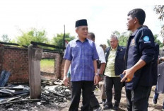 Wakil Bupati Ogan Ilir Tinjau Lokasi Kebakaran Rumah Wartawan di Pulau Semambu