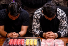Dua Pengedar Ekstasi Diciduk Polisi dalam Penggerebekan Cafe di Petanang