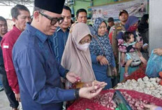 Warga Antusias Ikuti Pasar Murah, Bupati OKU Beri Keringanan Harga Pangan