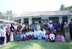 Menembus Lautan, PTBA dan PKBM Pesona Hadirkan Akses Pendidikan di Pulau Tegal