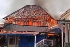 Korsleting Listrik, Rumah 2 Lantai Ludes Terbakar