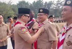 Puluhan Pengurus Kwarcab OKU Terima Tanda Penghargaan Pramuka