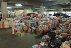 Berkah Lebaran, Pedagang Kue Musiman Raup Cuan