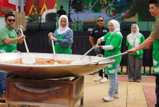 Feby Deru Kolaborasi Bareng Chef Arnold & Bobon Santoso: Masak Pindang Tulang 1.000 Porsi di JSC