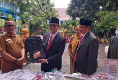 Seragam Sekolah Gratis Untuk SD Mulai Dibagikan