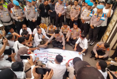 Teriakan Copot Dirintelkam Menggema di Depan Mapolda Sumsel, Solidaritas Jurnalis Tuntut Keadilan