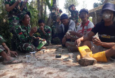 Obrolan Santai Satgas TMMD Pererat Kedekatan dengan Warga Cukil