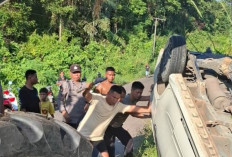 Hilang Kendali Mobil Pemudik dari Batam Tujuan Palembang Nyungsup ke Jurang