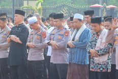 Polres OKU Timur Gelar Sholat Istisqa Bersama Masyarakat