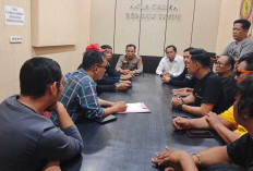 Datangi Mapolres OKUT, Gabungan Wartawan Sampaikan Solidaritas Terhadap Jurnalis Korban Pengeroyokan