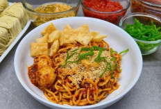 Mie Jebew, Dari Tren Kuliner Pinggir Jalan hingga Viral di Media Sosial