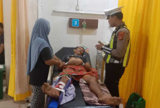 Motor Tabrak Dump Truk, Pengendara Patah Kaki