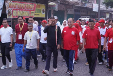 Warga Langgar Tengah Muntang Tapus Prabumulih Gelar Jalan Santai HUT ke-81 RI, H Arlan: Jaga Kebersamaan