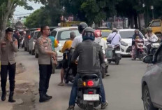 Antrian Mobil Isi BBM Buat Macet Jalan, Ini yang dilakukan Kapolres Muba
