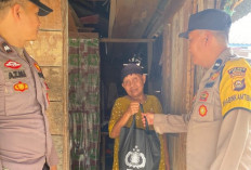 Jumat Berkah Penuh Kepedulian, Polsek Batang Hari Leko Salurkan Sembako ke Warga Kurang Mampu