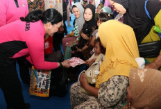 Ketua Umum Bhayangkari Ny. Juliati Sigit Prabowo Tinjau Baksos dan Layanan Kesehatan di Pulau Borang Banyuasin